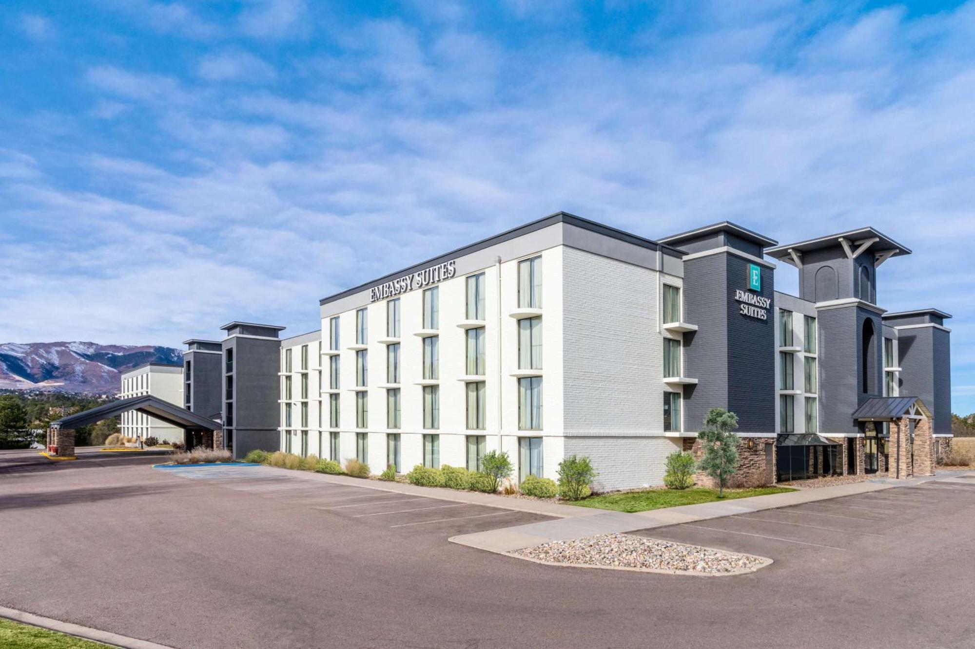 Embassy Suites By Hilton Colorado Springs Exterior foto